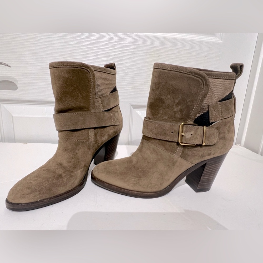 🎉 Host Pick 🎉 Authentic Burberry Booties  size 35